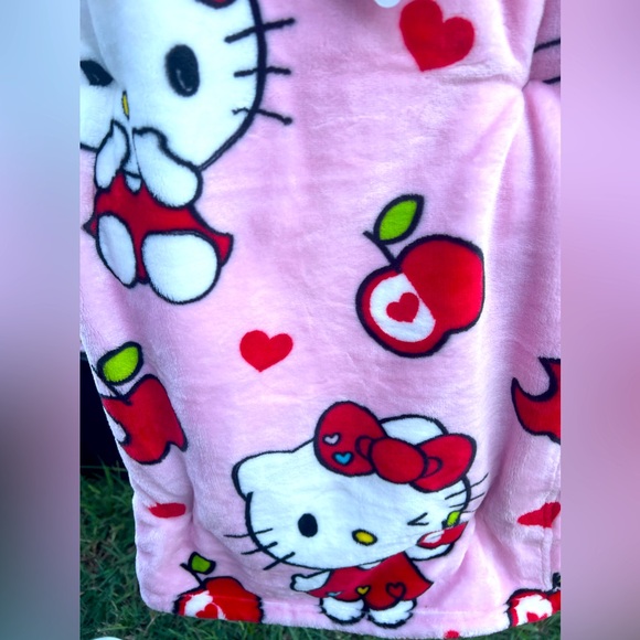New Hello Kitty Hearts And Apples ❤️ 🍎! - Picture 5 of 5